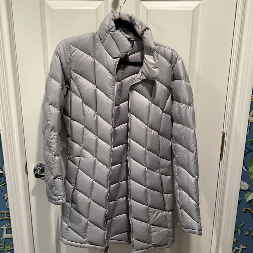 Patagonia Women's Dark Gray 2-in-1 Parka - Picture 3 of 4